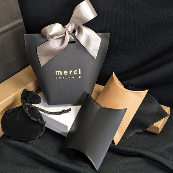 Heavyweight quality paper gift bag & box (with other purchase) - Picture 2 of 9